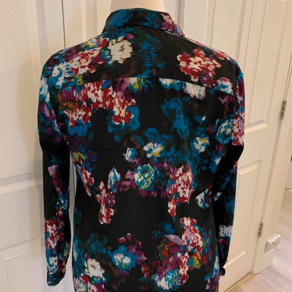 Bundle - Beautiful Button-Down Shirt in Floral Print - EUC - Picture 6 of 6